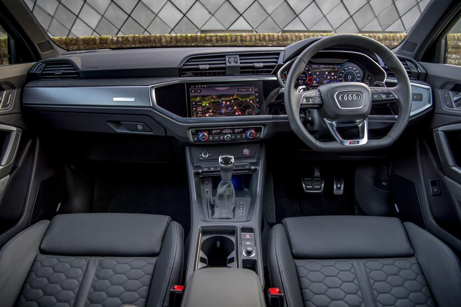 Торпедо Audi RS Q3 Sportback 2019 года  (UK) (фото 62 из 71)